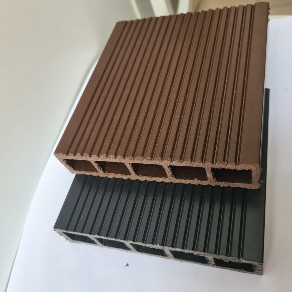 Culori si modele scândură gard WPC 120 x 24 mm - Gri antracit, Maro Wenge